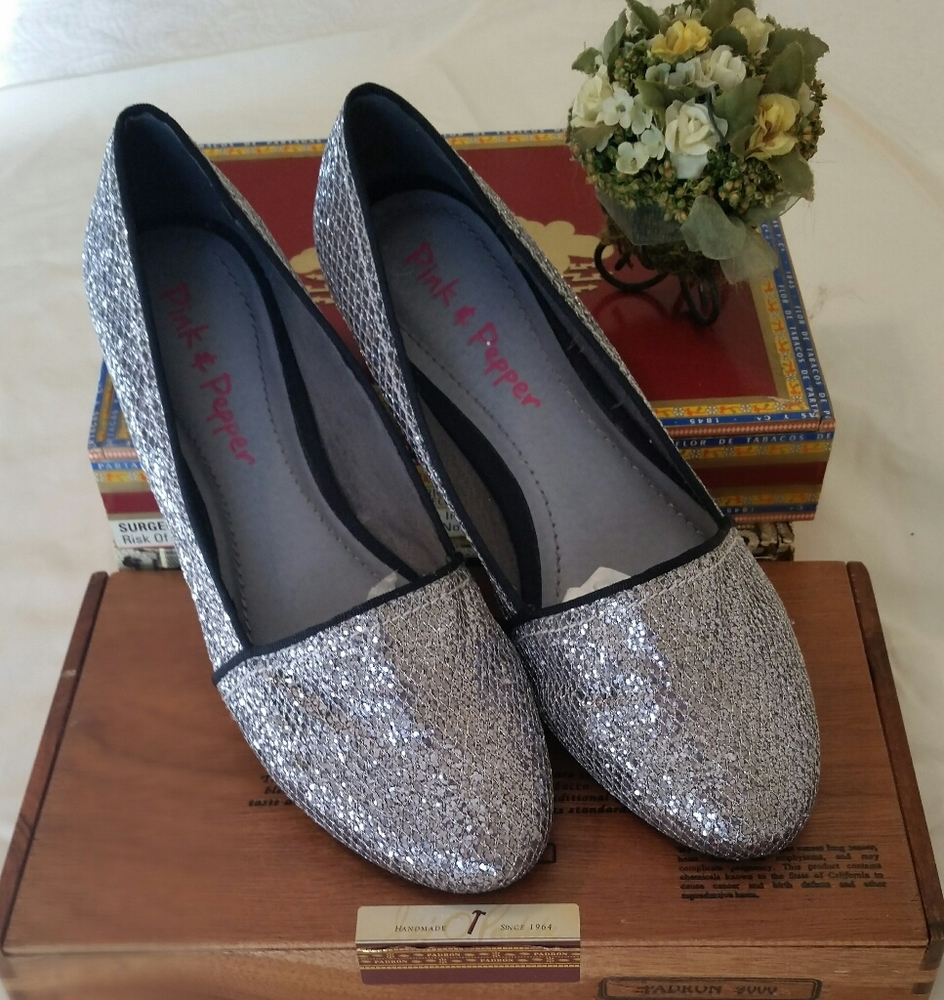 Textured Silver Flats Sz 7.5 M by Pink & Pepper